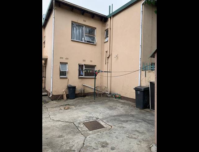2 BEDROOM TOWNHOUSE FOR SALE IN WINDSOR EAST